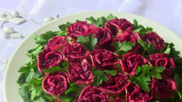 Ikke en salat, og et mesterverk! Oppskriften er veldig vakker og velsmakende salat "Rose"!
