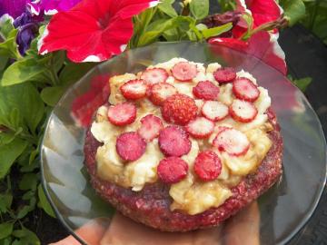 Syroedchesky jordbær-banan kake uten baking