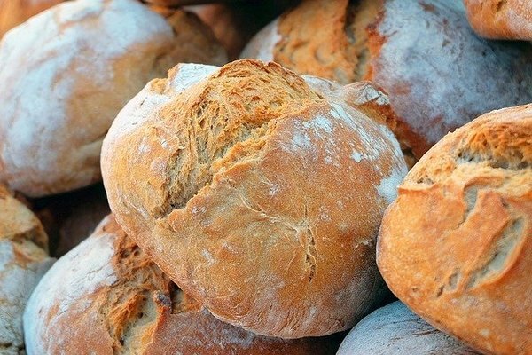 Forresten, brød kan fryses, og tines og bakes i ovnen med ost (Foto: Pixabay.com)