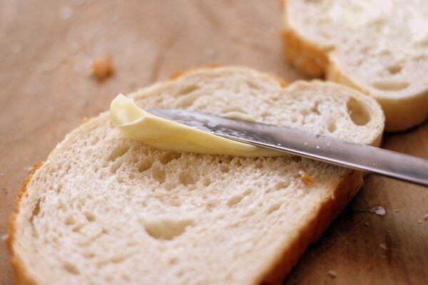 Margarin og smør inneholder mye transfett. (Foto: Pixabay.com)