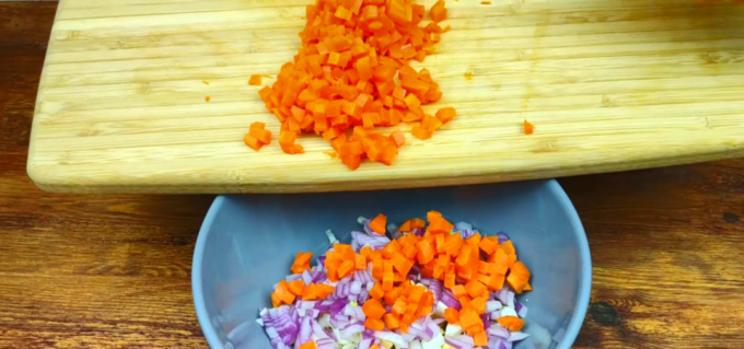 salat med gulrøtter
