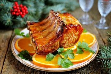 Svinekjøtt med appelsiner i ovnen