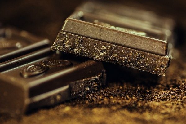 Mørk sjokolade er sunn: den inneholder mange vitaminer, antioksidanter (Foto: Pixabay.com)