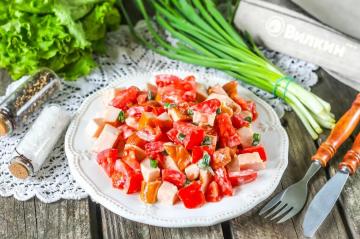 Røkt kylling og tomatsalat