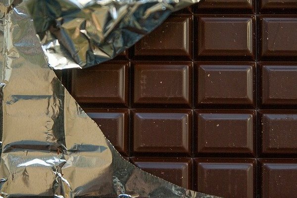 Det er nok å spise noen sjokoladebiter om dagen for å hjelpe hjernen til å fungere (Foto: Pixabay.com)