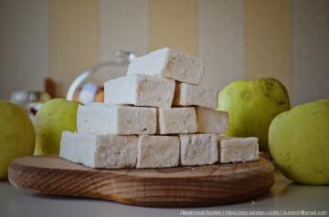 Som epler og sukker for å lage en skikkelig dessert. Oppskrift på hjemmelagde marshmallows, som "Sharmel"