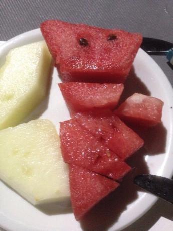 Frukter. Hotellet har alltid vært frukt: vannmelon, honningmelon, plommer, druer. 