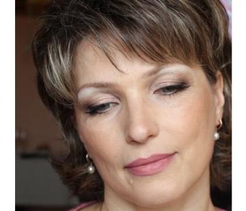 Makeup feil alder kvinner som prøver å se yngre, får motsatt effekt