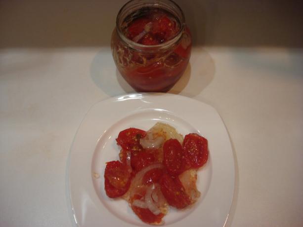 Bilde tatt av forfatteren (tomater i gelatin klar)