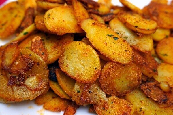 Stekte poteter er deilig, men å spise dem regelmessig kan forårsake kaos på kroppen. (Foto: Pixabay.com)
