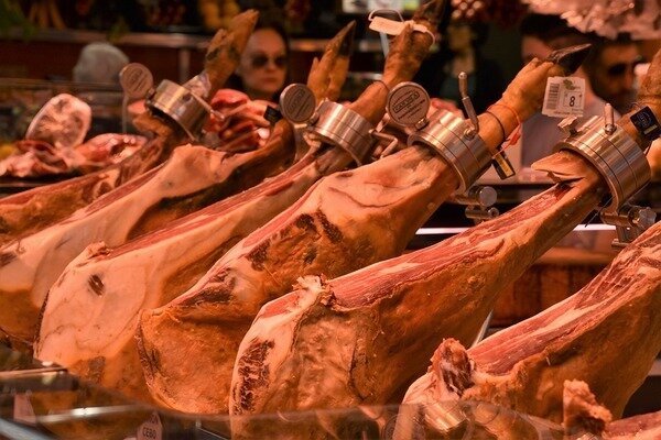 Kjøp jamon og andre deilige delikatesser på pålitelige steder. (Foto: Pixabay.com)