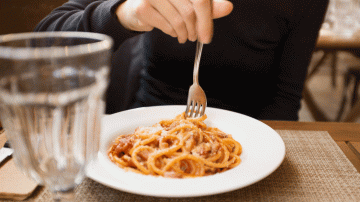 Hva skjer hvis du spiser pasta hver dag?