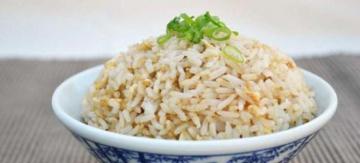 Hvordan å lage en deilig smuldrete ris pynt
