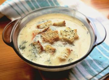 Suppe med ost og røkt kylling: samme oppskrift, de er ute for alle