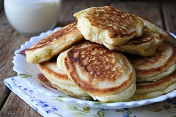 Frodige pannekaker med kefir og brus