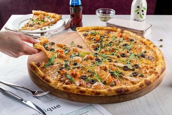 Dette inkluderer også pizza, pølser, hamburgere (Foto: Pixabay.com)