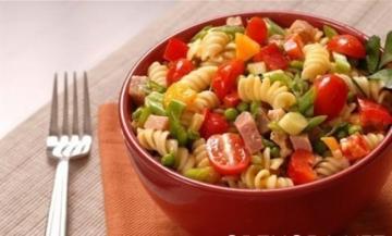 Utrolig velsmakende parabolen - pasta salat og grønnsaker. Alle fordelene ved natur i en salat!