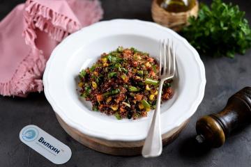 Varm salat med grønnsaker og quinoa