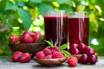 Summer vitamin kompott av frukt og bær