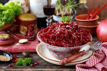 FEM fantastiske salater med rødbeter, noe som vil styrke din blodårer, hjerte og minne