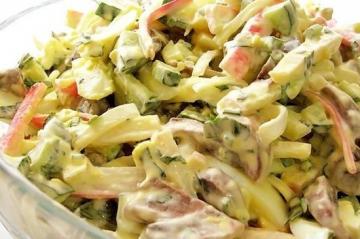 Salat "Alenka" med krabbe pinner og sopp. Utrolig deilig!