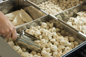 Tre måter å slå den student-butikken dumplings i en spiselig tallerken