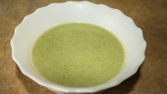 Cheesy brokkoli suppe