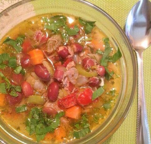 Denne suppen kalles kjennetegnet av Bulgaria, og smaken og fordelene av det er ikke dårligere enn vår borsjtsj.