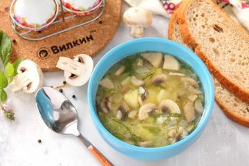 Suppe med champignons og poteter