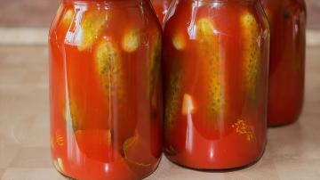 Sprø pickles "Bloody Mary". Høsting av agurker i vinter