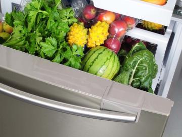Hvordan forlenge levetiden til grønnsaker i kjøleskapet