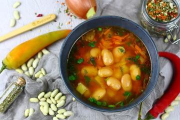 Hermetisert bønnesuppe i tomatsaus