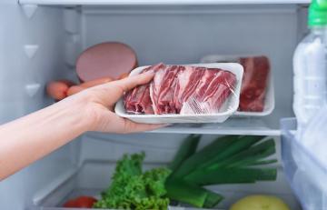 Nyttige tips for riktig og rask avriming kjøtt og fjærfe