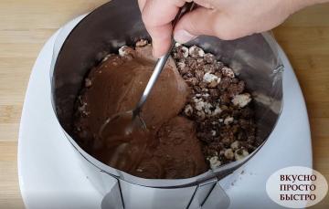 Rask og enkel å fremstille sjokolade kake som fremstilles uten ovn