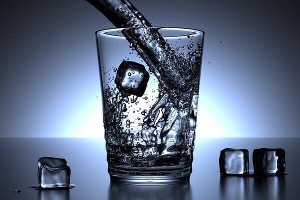 Kaldt vann er et hinder for å miste ekstra kilo (Foto: Pixabay.com)